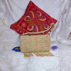 সাদা ও সোনালী রংয়ের ছোট পার্টি ব্যাগ